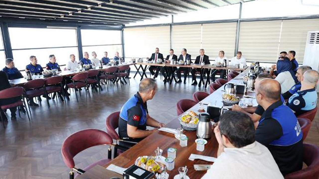 Ramazan Ömeroğlu, zabıta personeli ile kahvaltıda bir araya geldi