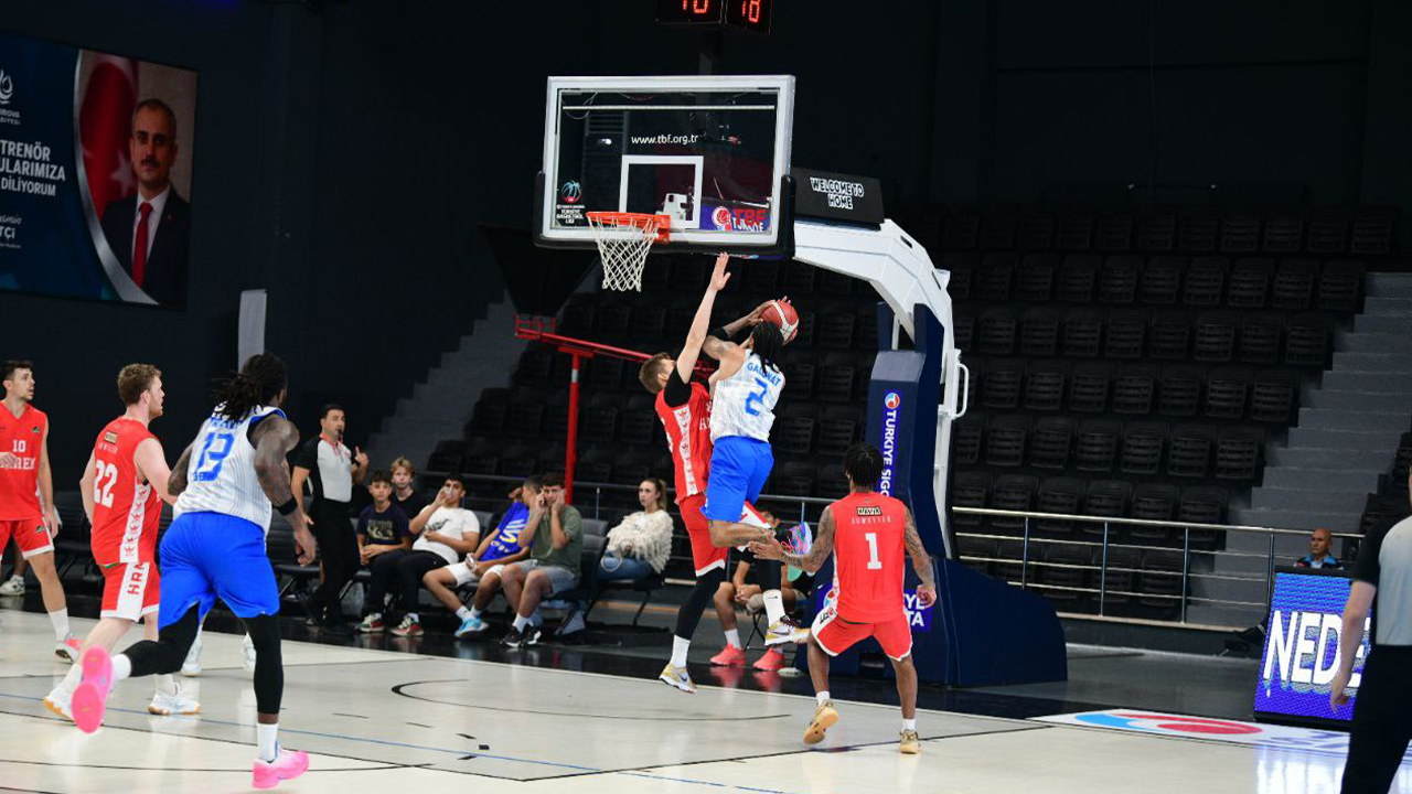 Çayırova Belediyesi Basketbol Takımı galibiyetlere doymuyor!