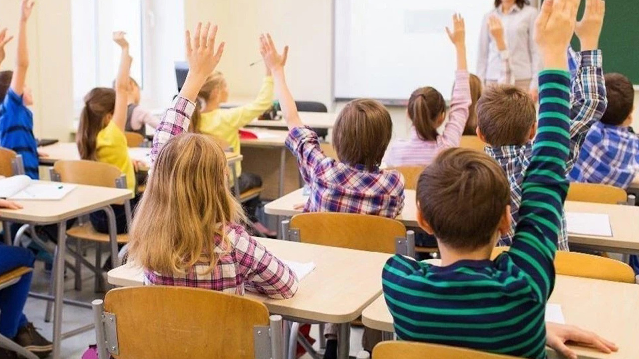 Tam Gün Okul Giriş Çıkış Saatleri 2025 | 8 Eylül Pazartesi Bugün Okullar Kaça Kadar?