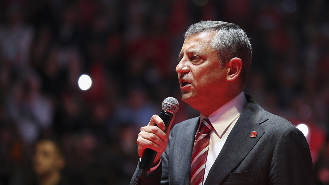 Özgür Özel'den Ali Yerlikaya'ya yanıt: Evimizin önünden çekilin