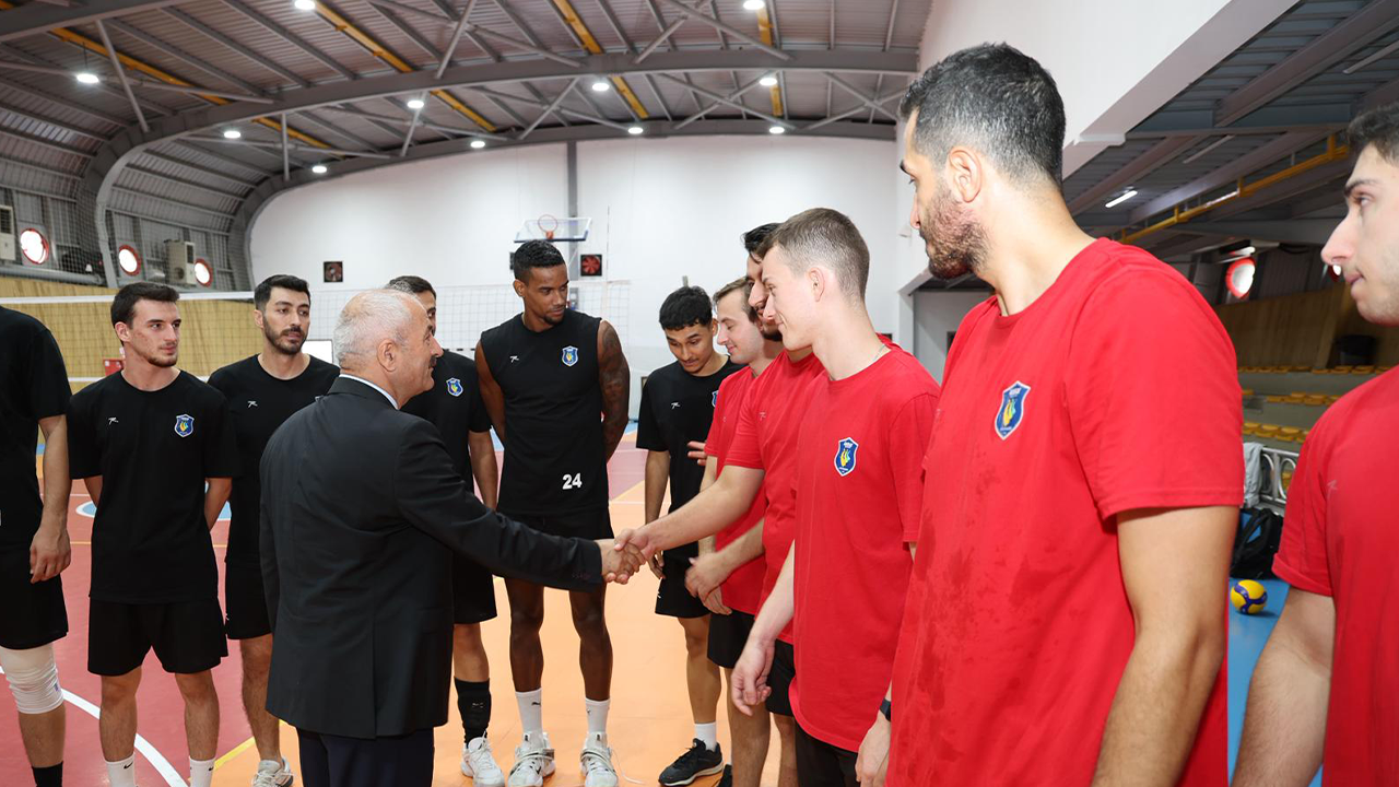 Zinnur Büyükgöz: Gebze Belediyesi Voleybol Takımı, şehrimizin spordaki yüzü ve gururu