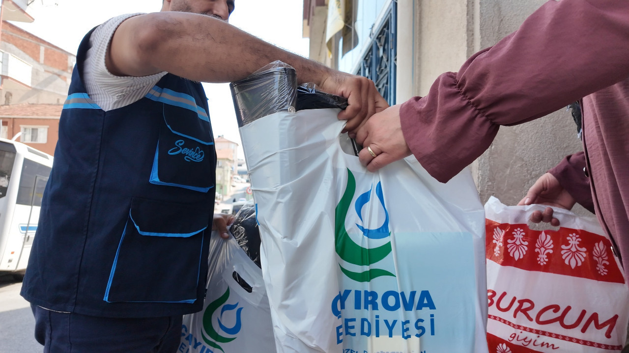 Çayırova'da ihtiyaç sahibi öğrencilere kırtasiye desteği
