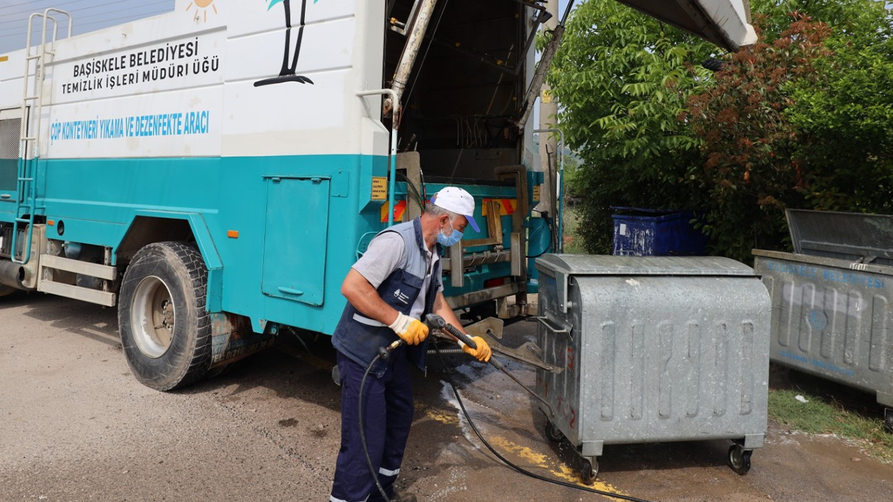 Başiskele Belediyesi Temizlik İşleri Müdürlüğü ekipleri çalışıyor