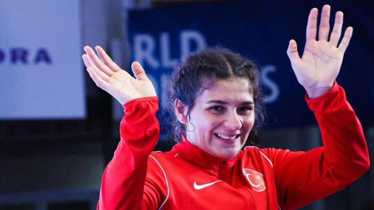 Nesrin Baş Dünya Güreş Şampiyonası'nda gümüş madalya kazandı! Nesrin Baş kimdir kaç yaşında, nereli?
