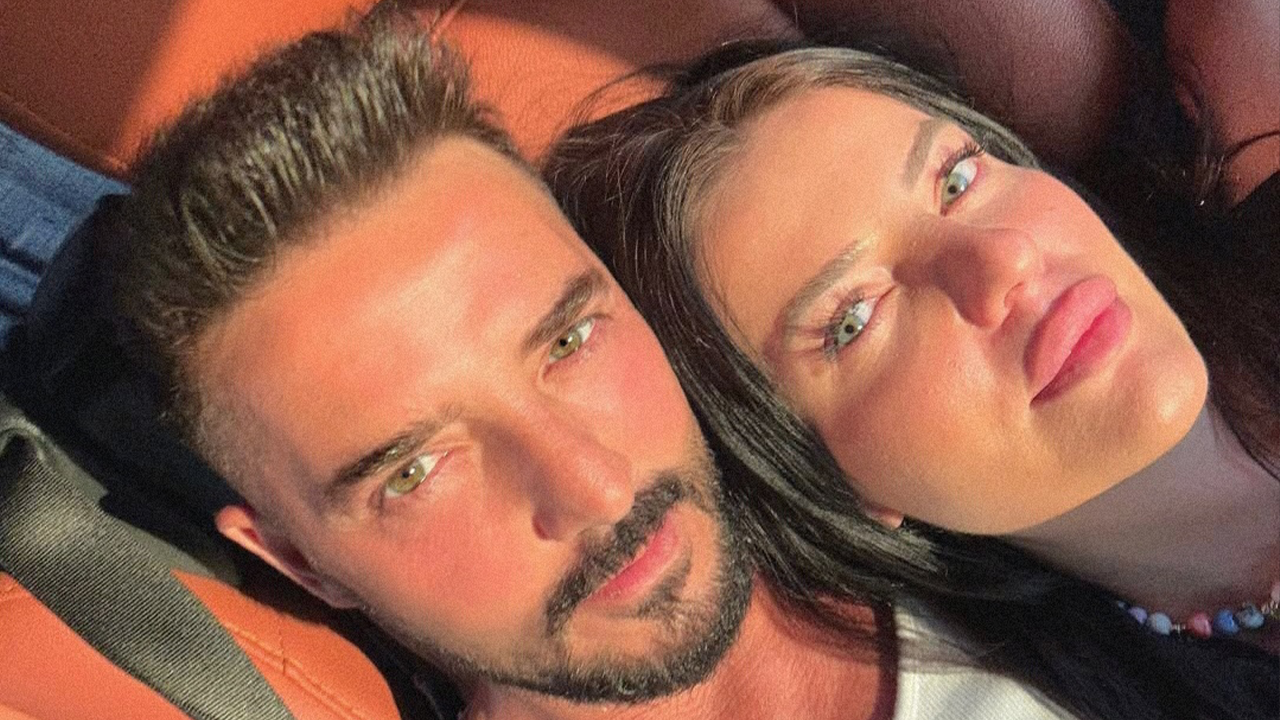 Magazin gündemine bomba gibi düştü: İşte Gökhan Özen'in yeni sevgilisi ile paylaştığı fotoğraf!