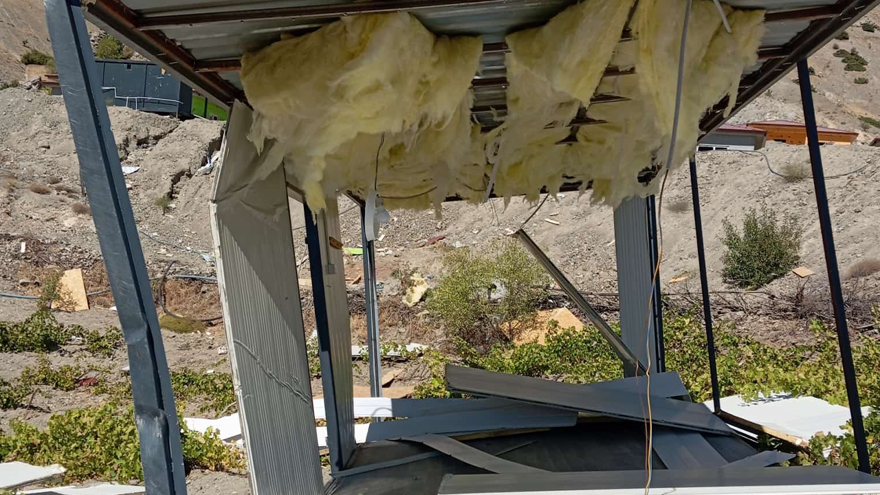 Adıyaman’ı fırtına vurdu: Konteyner uçtu!