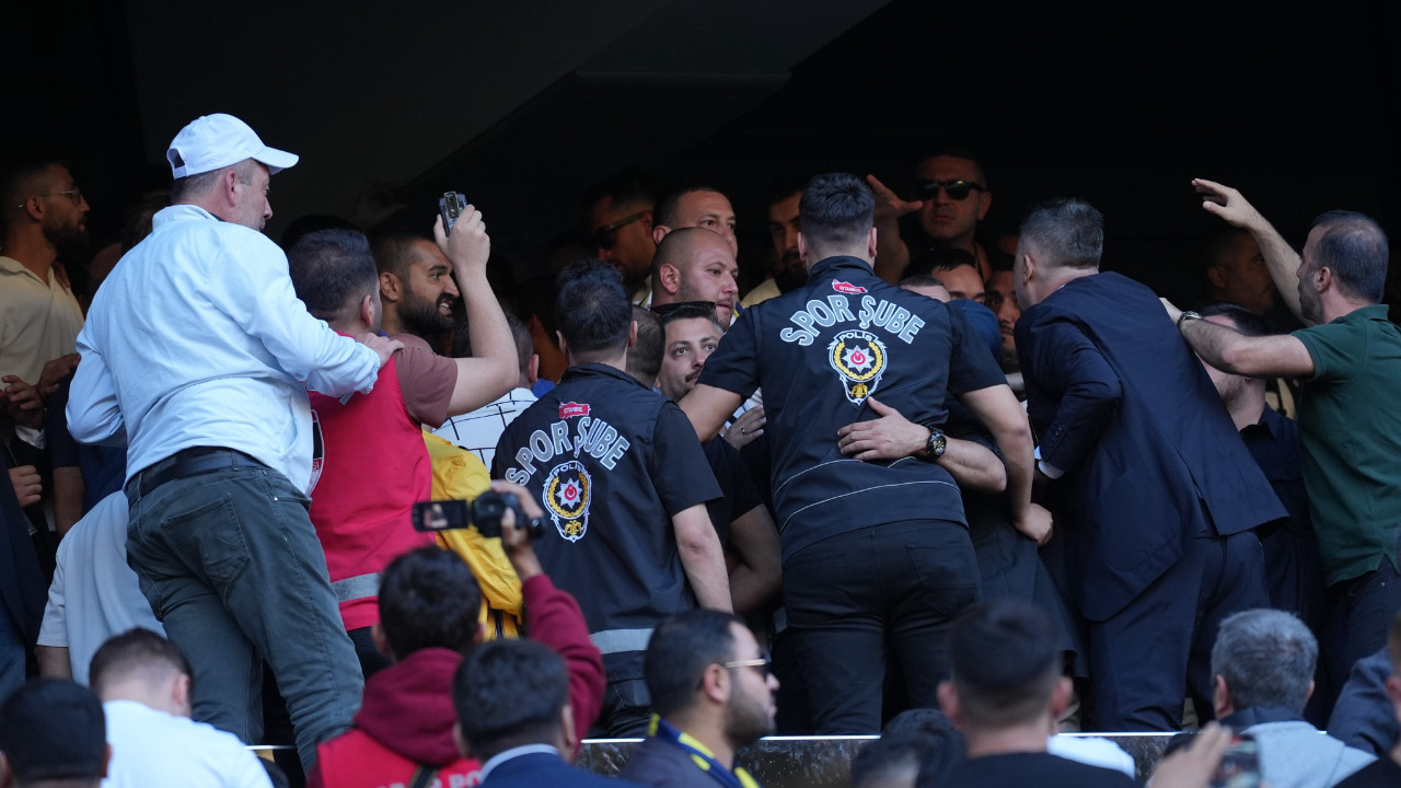 Fenerbahçe başkanlık seçiminde tribünlerde gerginlik yaşandı