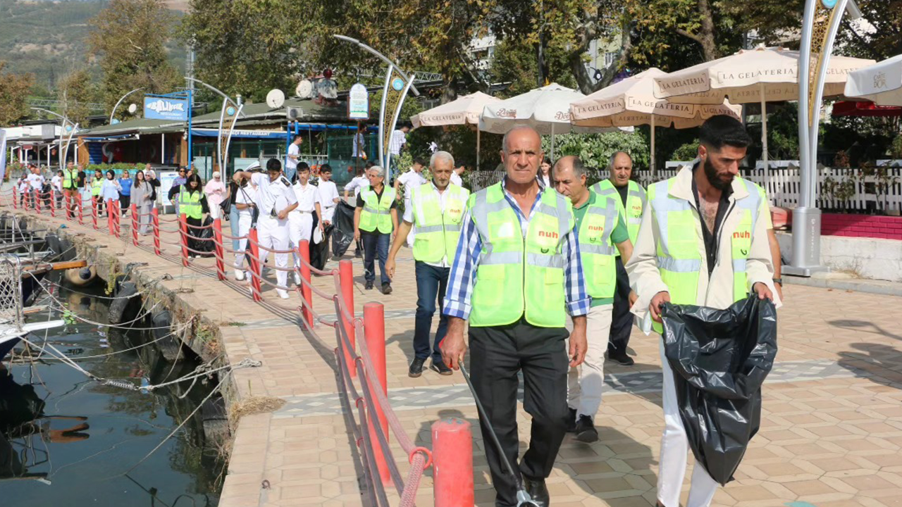 Hereke Sahili'nde anlamlı etkinlik... Kıyı boyunca temizlik yapıldı