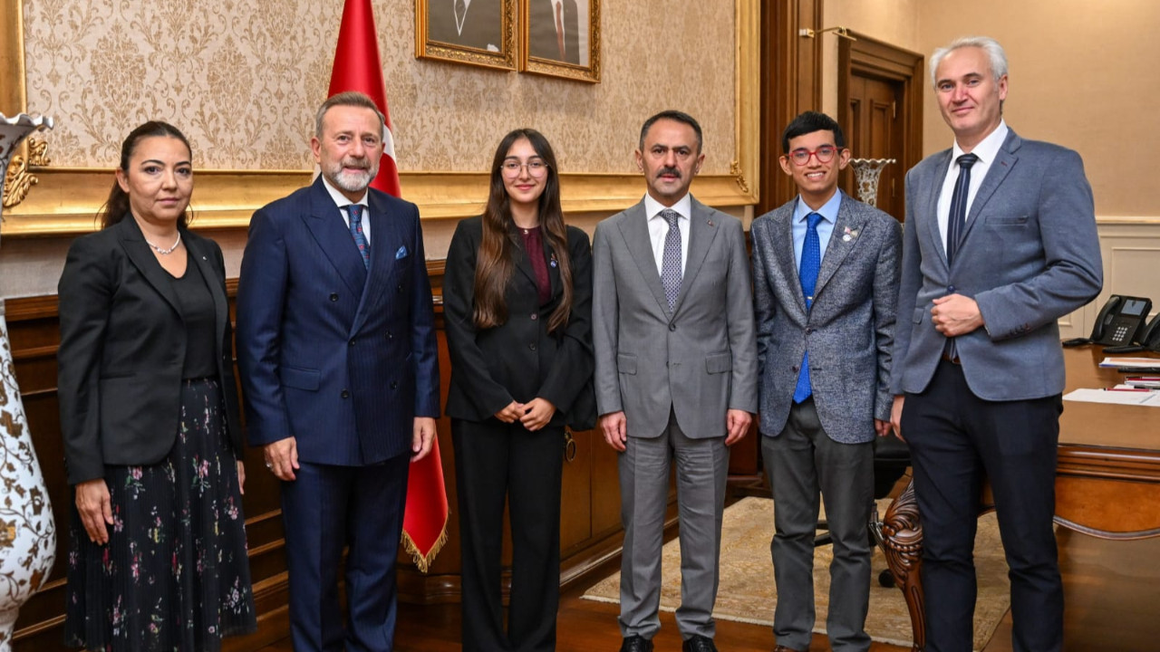 NASA'ya davet edilen öğrenciler Vali İlhami Aktaş'ı ziyaret etti