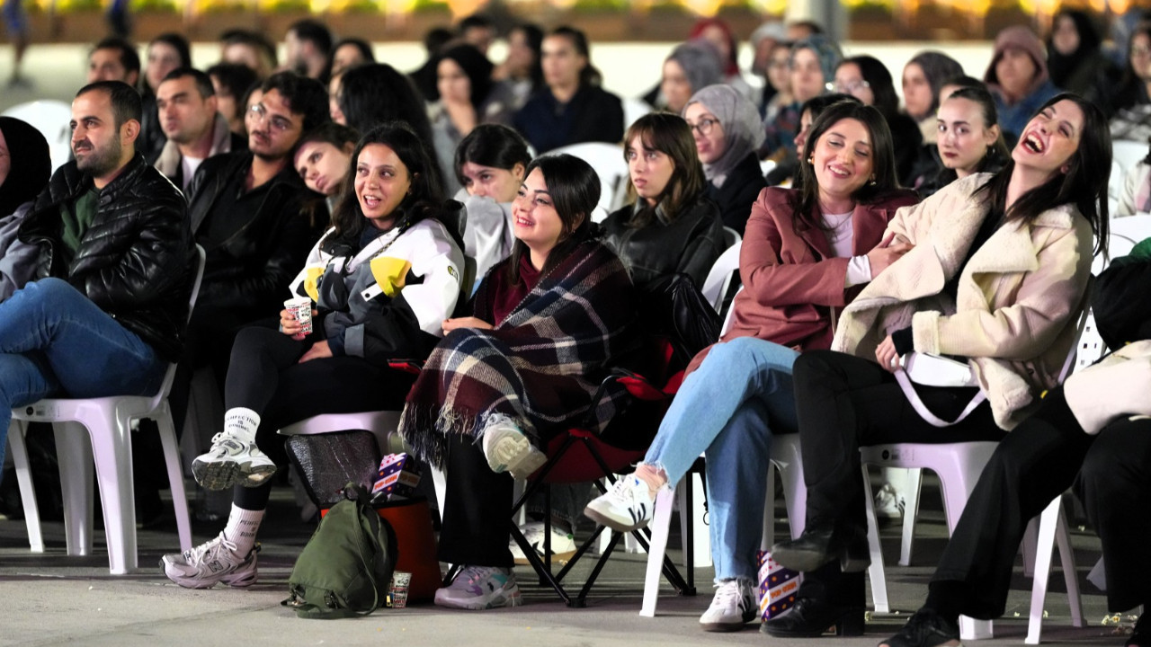 “Selvi Boylum Al Yazmalım” filmiyle sonbahara dokunaklı bir başlangıç