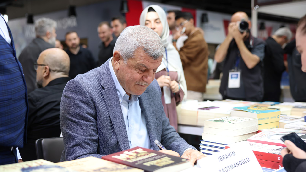 Karaosmanoğlu: Türkiye’nin ziyaretçi etkinlik ve söyleşi açısından en büyük kitap fuarındayız