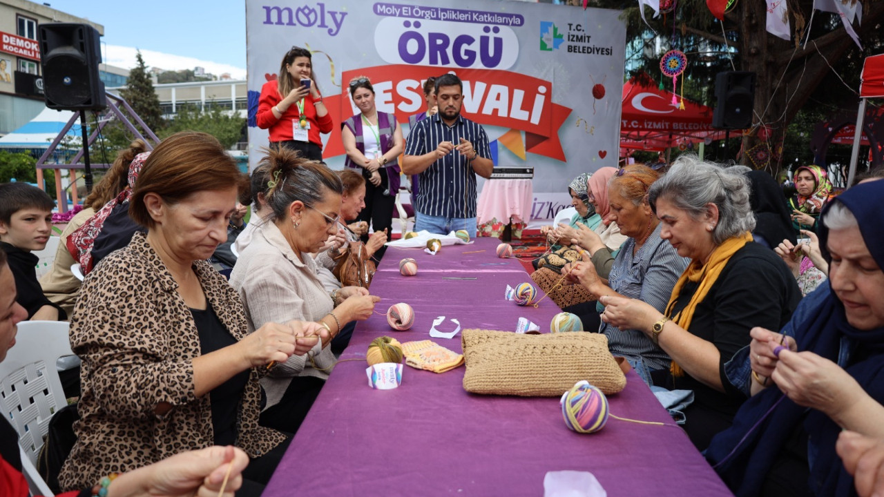 Kocaeli'de rengarenk örgü festivali!