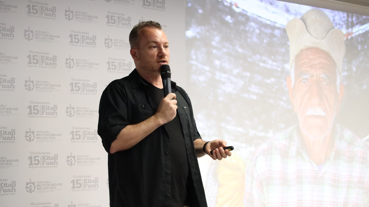“Rotasız Seyyah” Mehmet Genç, Kocaeli Kitap Fuarı'nda sevenleriyle buluştu