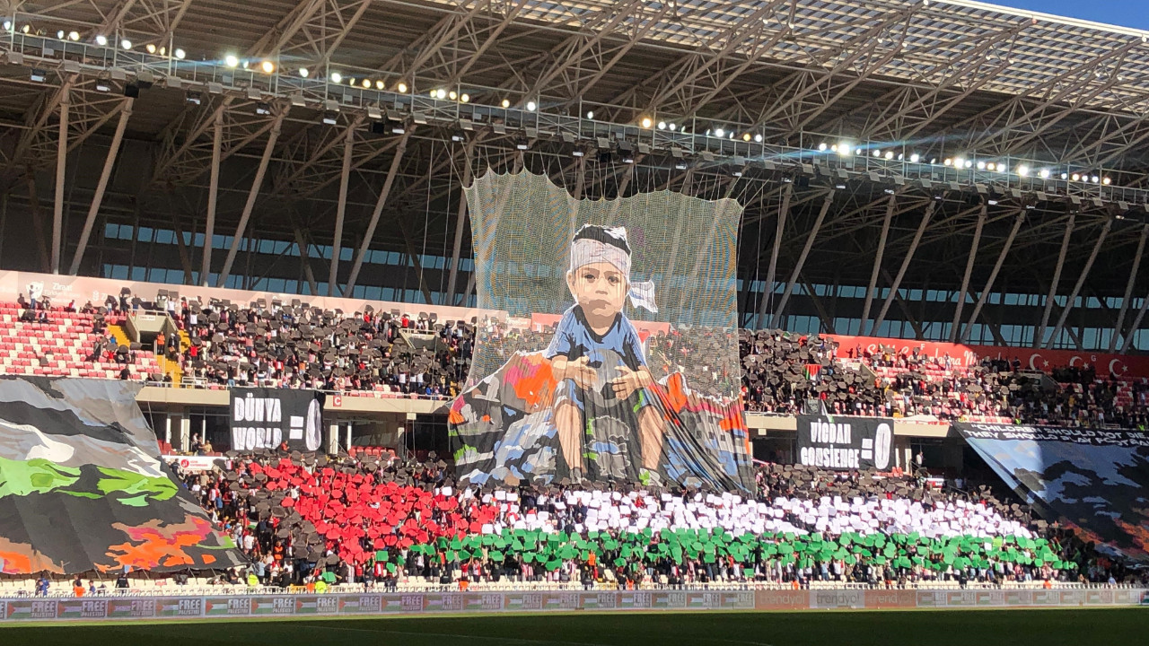 Sivasspor taraftarlarından Gazze koreografisi