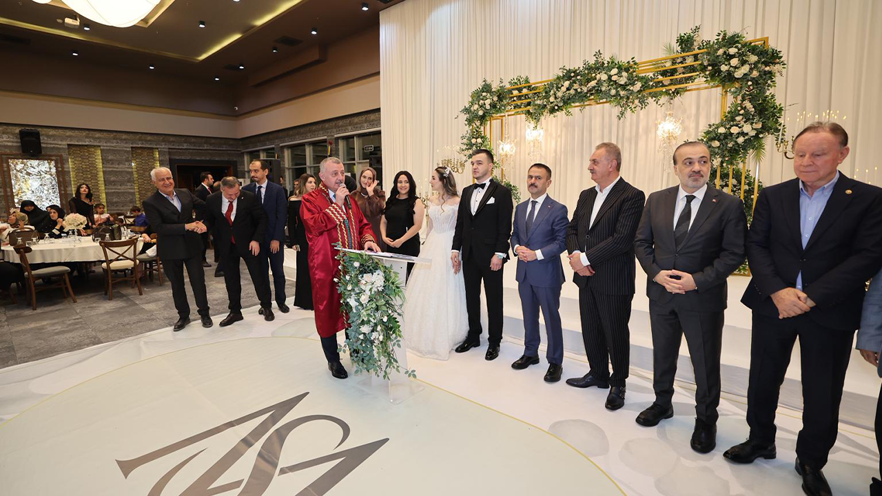 İlhami Aktaş, Merve ve Samet çiftinin nikahına katıldı!