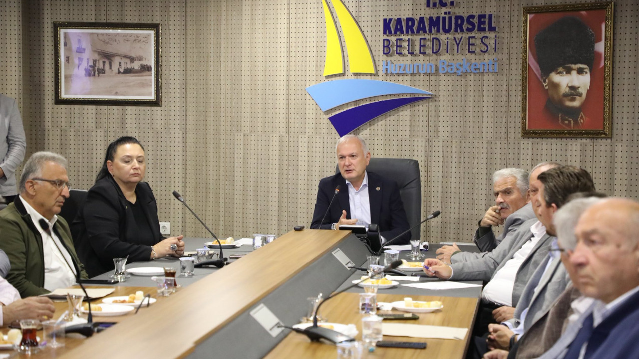 Karamürsel Belediyesi meclisi Ahmet Çalık başkanlığında gerçekleştirildi