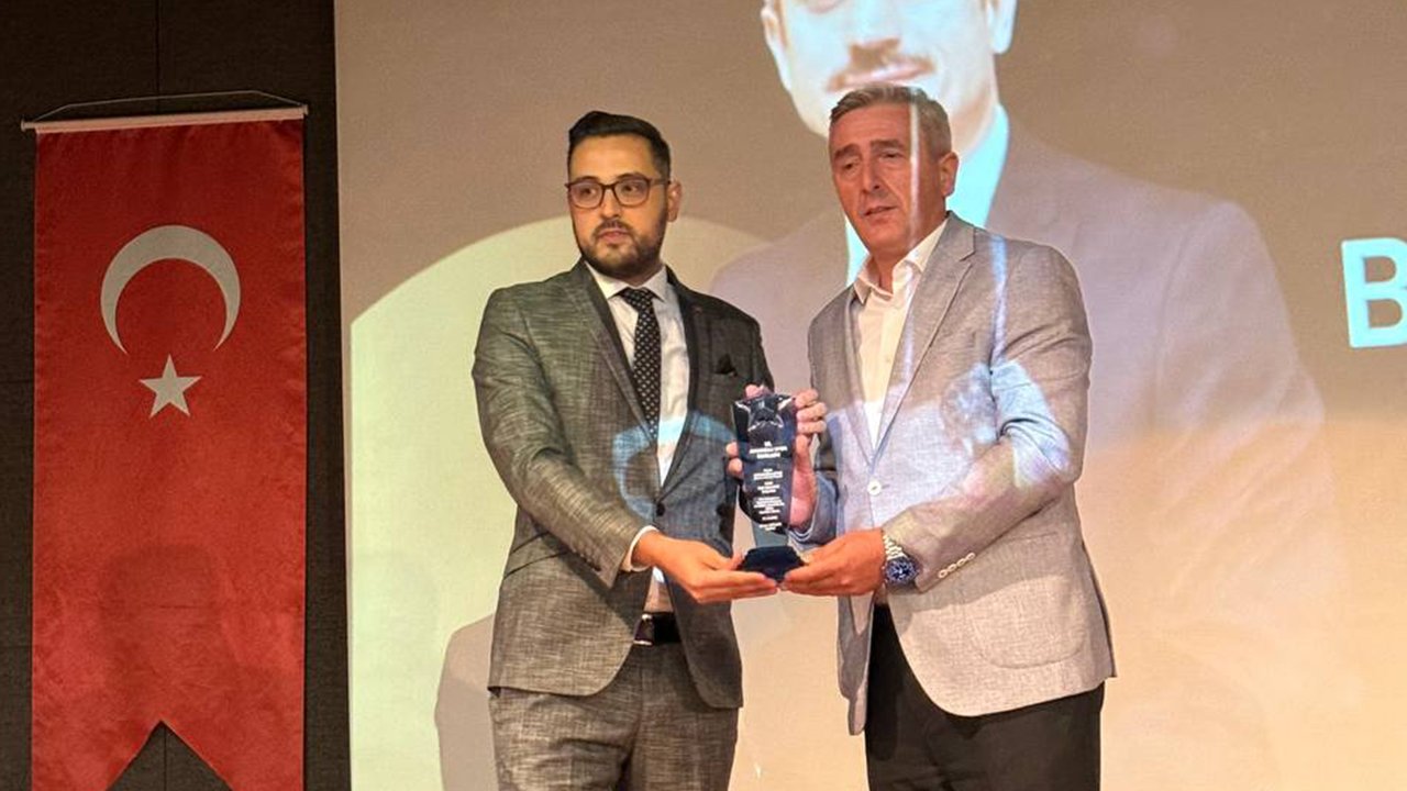 Çayırova Belediye Başkanı Bünyamin Çiftçi’ye Yılın İlçe Belediye Başkanı’ ödülü!