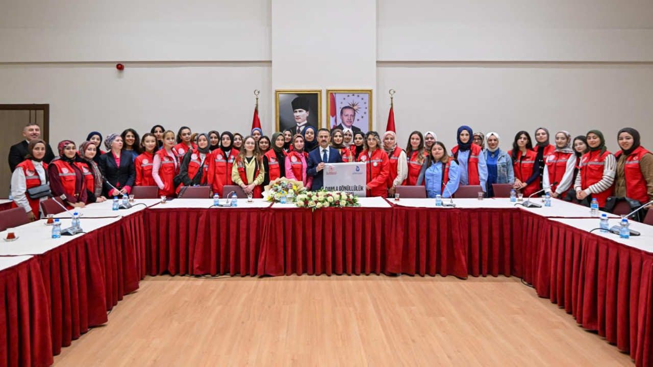 Damla Gönüllüleri Vali İlhami Aktaş'ı ziyaret etti