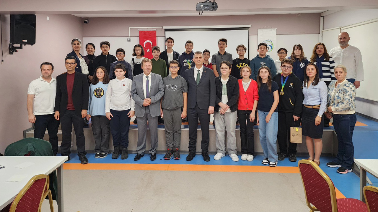 Ali Yıldırım Sezer: Gençlerimize gelecekte çok daha büyük başarılar diliyoruz