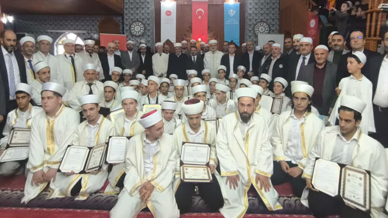 Vali İlhami Aktaş, hafızlık icazet merasimine katıldı