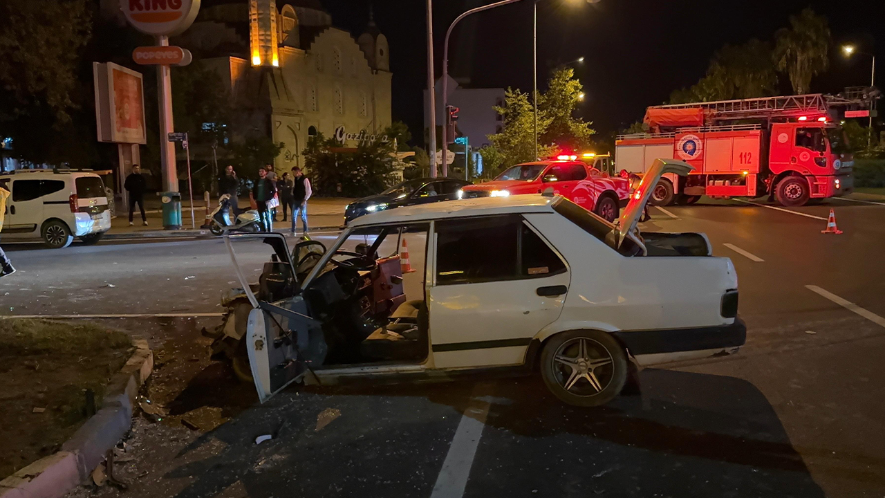 Antalya'da dehşet anları: Araçlar hurdaya döndü!