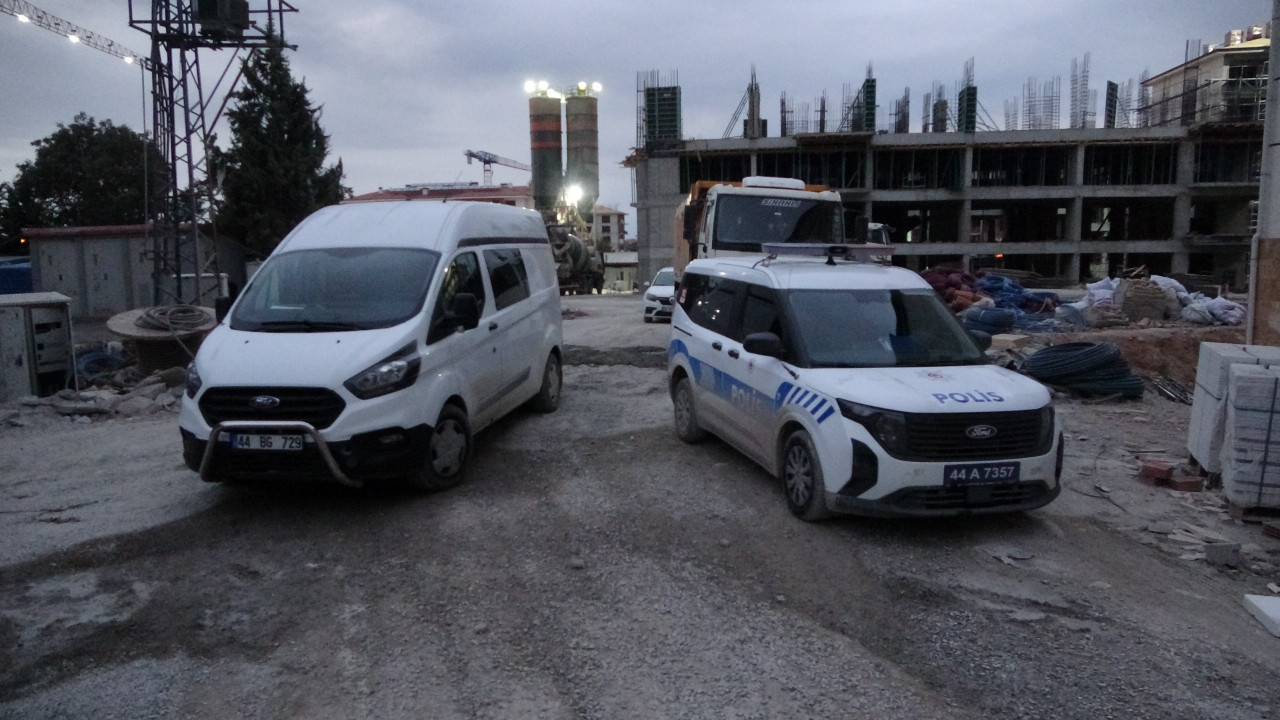 İnşaatta üzerine 750 kilo plastik boru düşen sürücü ağır yaralandı!