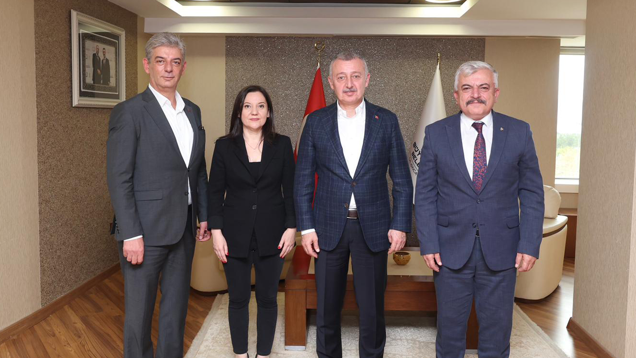 Türkgün Gazetesi ve Bengü Türk heyetinden Tahir Büyükakın'a ziyaret