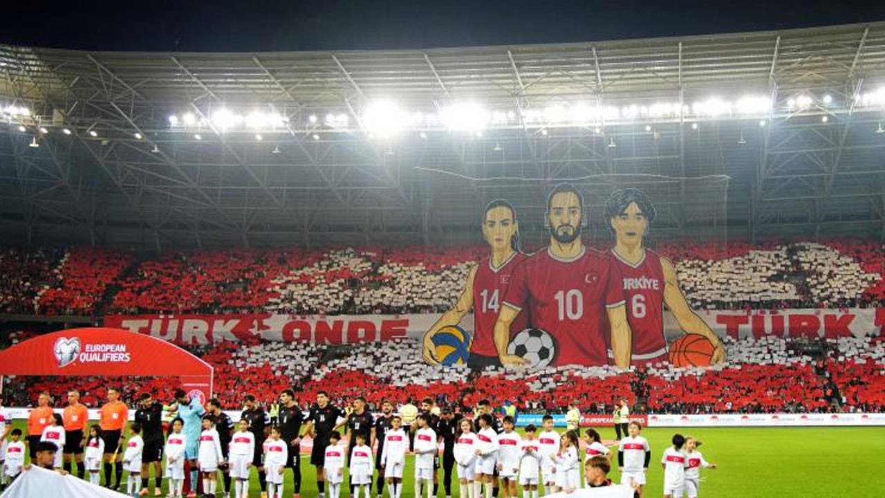 Filistinli çocuklar, milli futbolcularla birlikte seremoniye çıktı