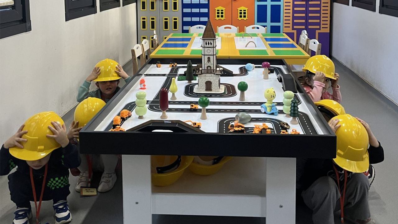 Geleceğin mimarlarına güvenli yapılar anlatıldı