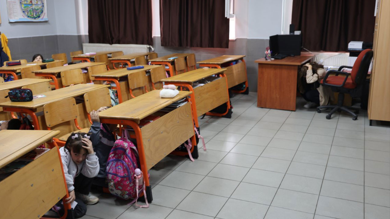 Öğrencilere afet bilinci eğitimi