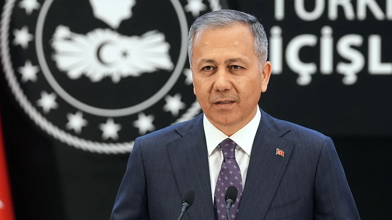 Ali Yerlikaya duyurdu... Kırmızı bültenle aranan 9 suçlu getirildi!