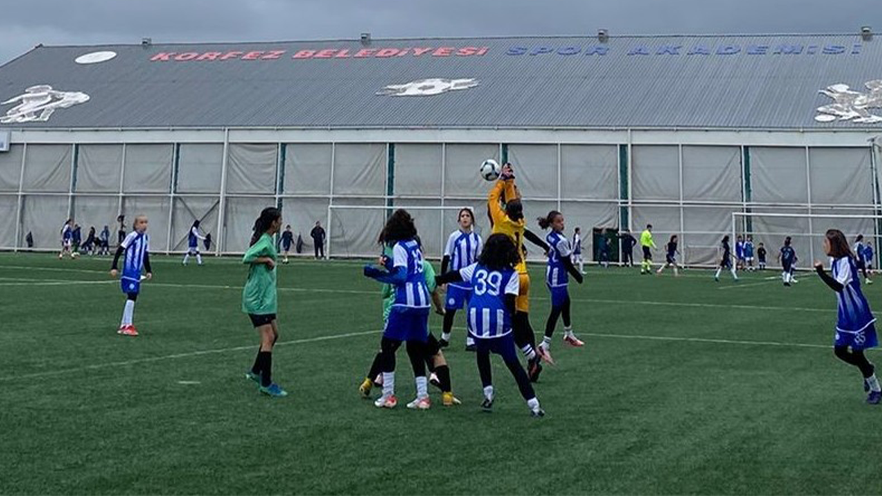 Körfez’de U13 Kız Futbol Takımları Turnuvası başladı