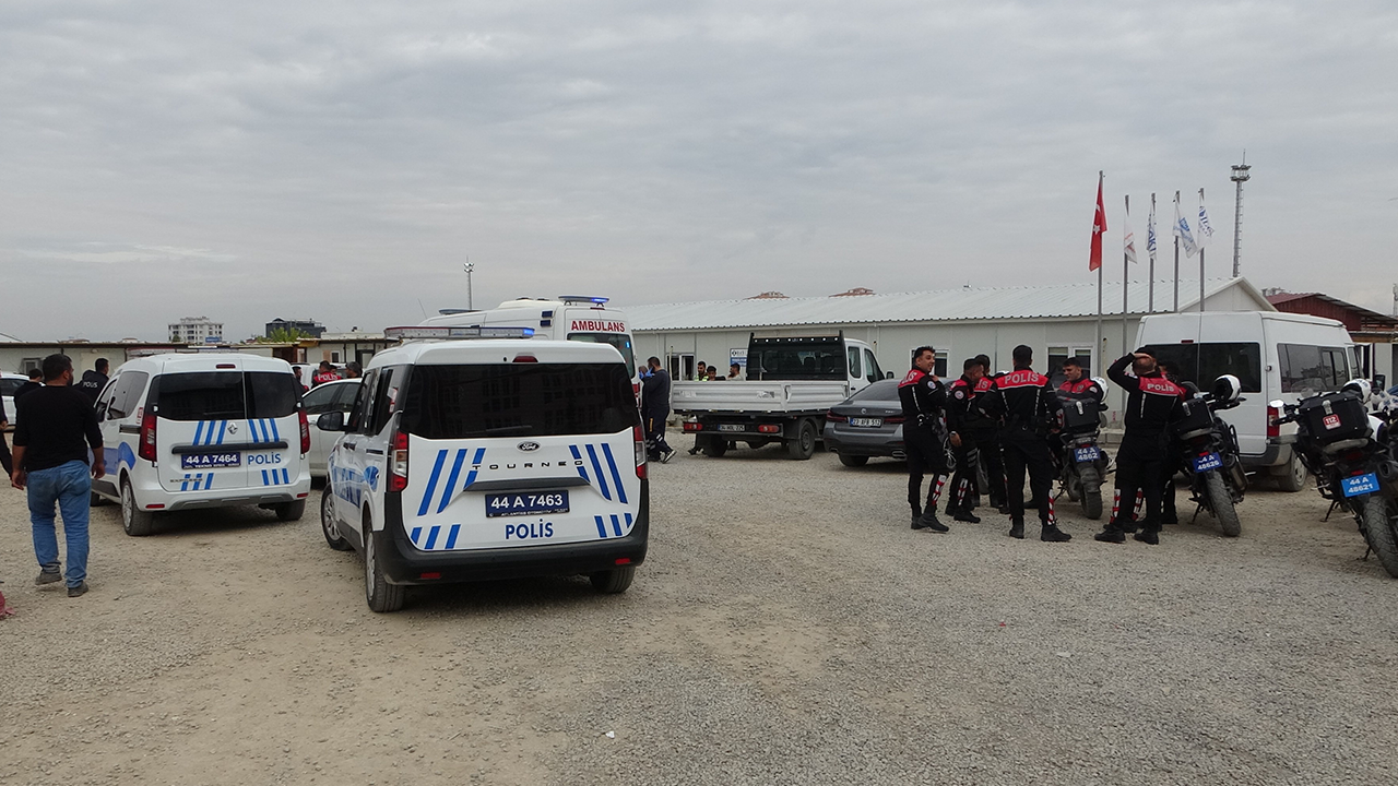 Malatya'da sopalı-bıçaklı kavga!