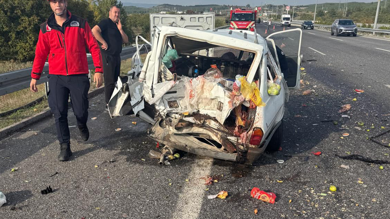 Balıkesir'de trafik kazası: Kamyonet ile çarpıştı!