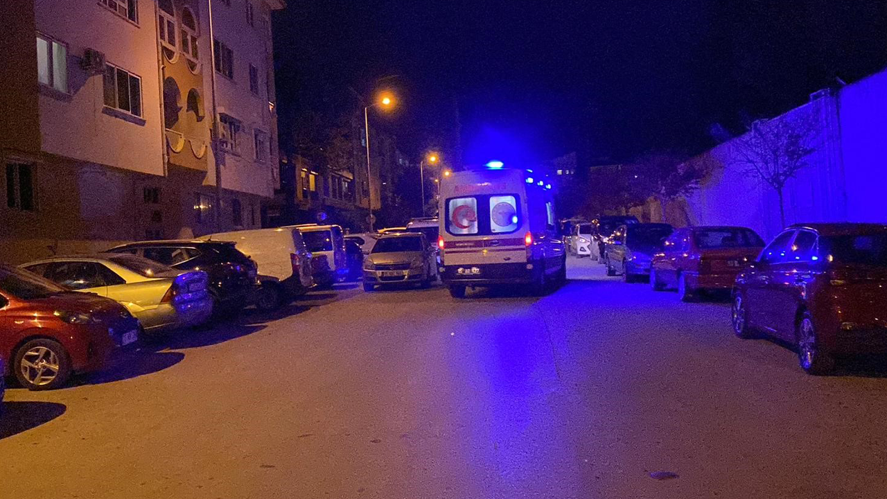 Burdur'da panik anları: Asma tavan üzerlerine düştü!