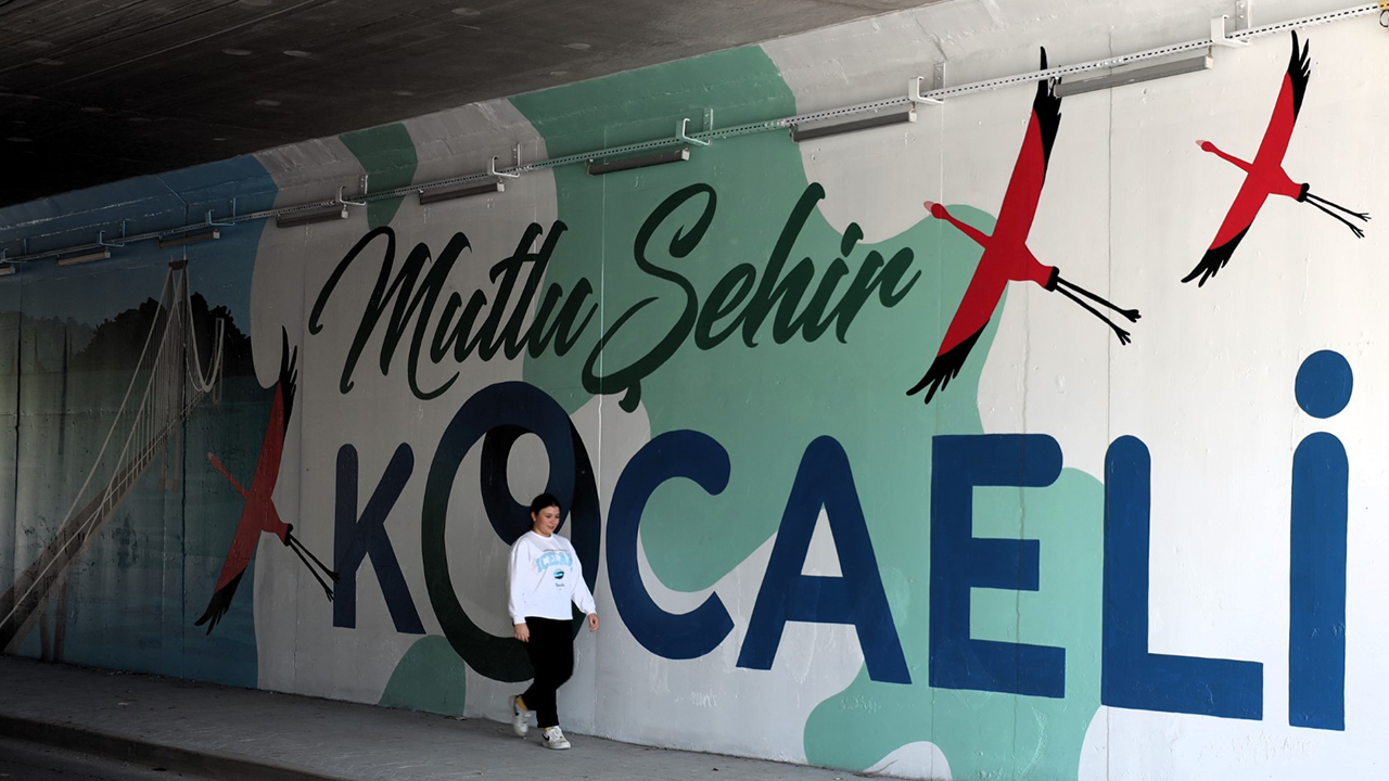 Kocaeli Büyükşehir Belediyesi, sokakları renklendiriyor