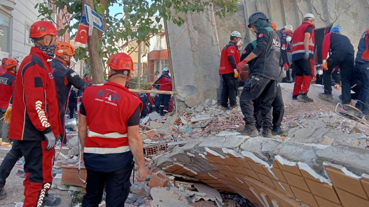 Kartepe Belediyesi ekipleri, Gebze'deki arama-kurtarma çalışmalarına katıldı