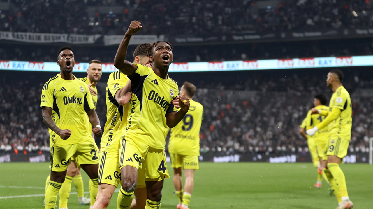 Fenerbahçe'den derbide müthiş geri dönüş! 2-3