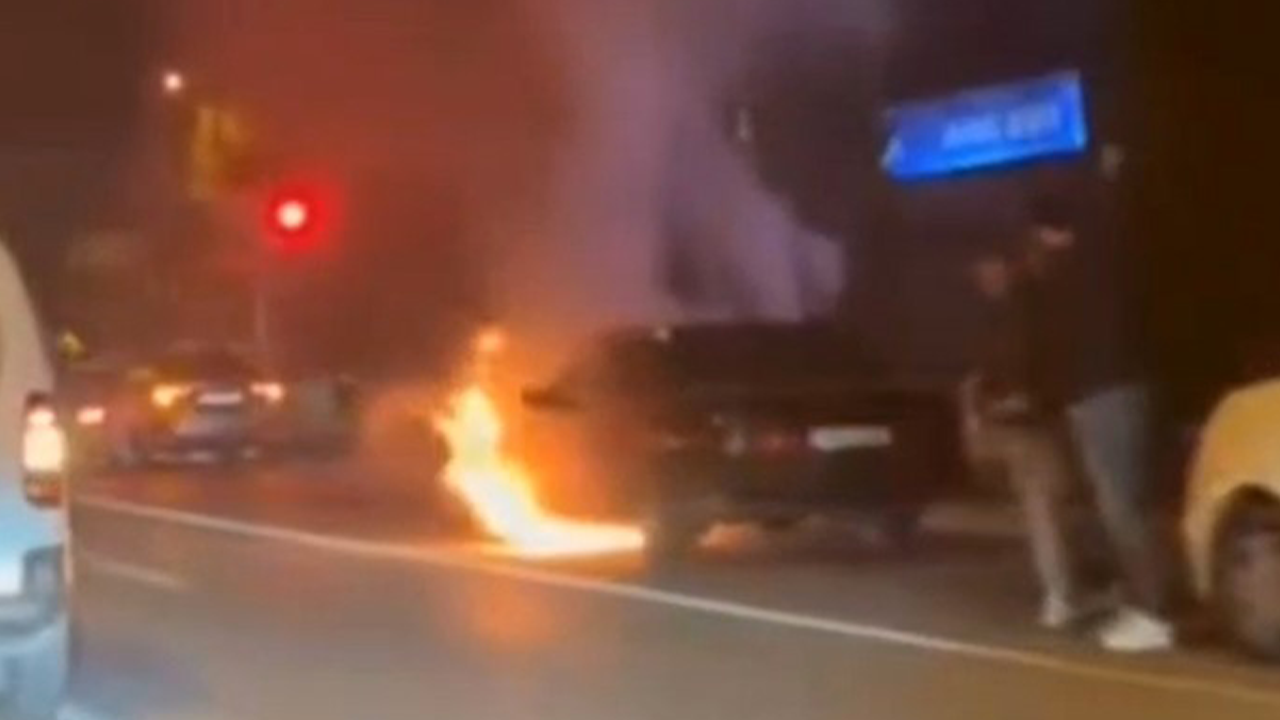 Karabük’te panik anları: Seyir halindeki araç alev aldı!