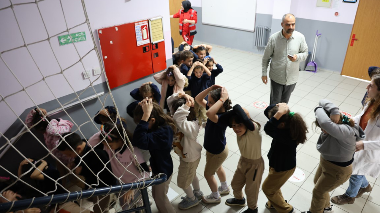 Kartepe’de öğrencilere Afet Bilinci Eğitimi verildi