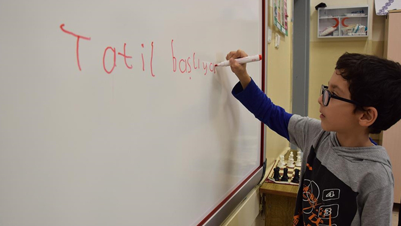 KASIM ARA TATİL BAŞLIYOR : 7 Kasım Okullar Yarım Gün Mü? 7 Kasım Cuma Okullar Tatil Mi?