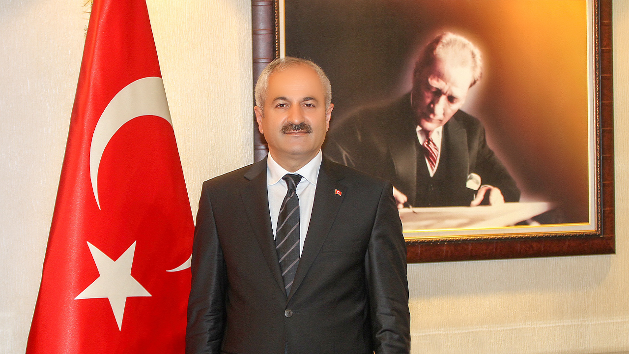 Zinnur Büyükgöz: Gazi Mustafa Kemal Atatürk’ü rahmetle anıyorum