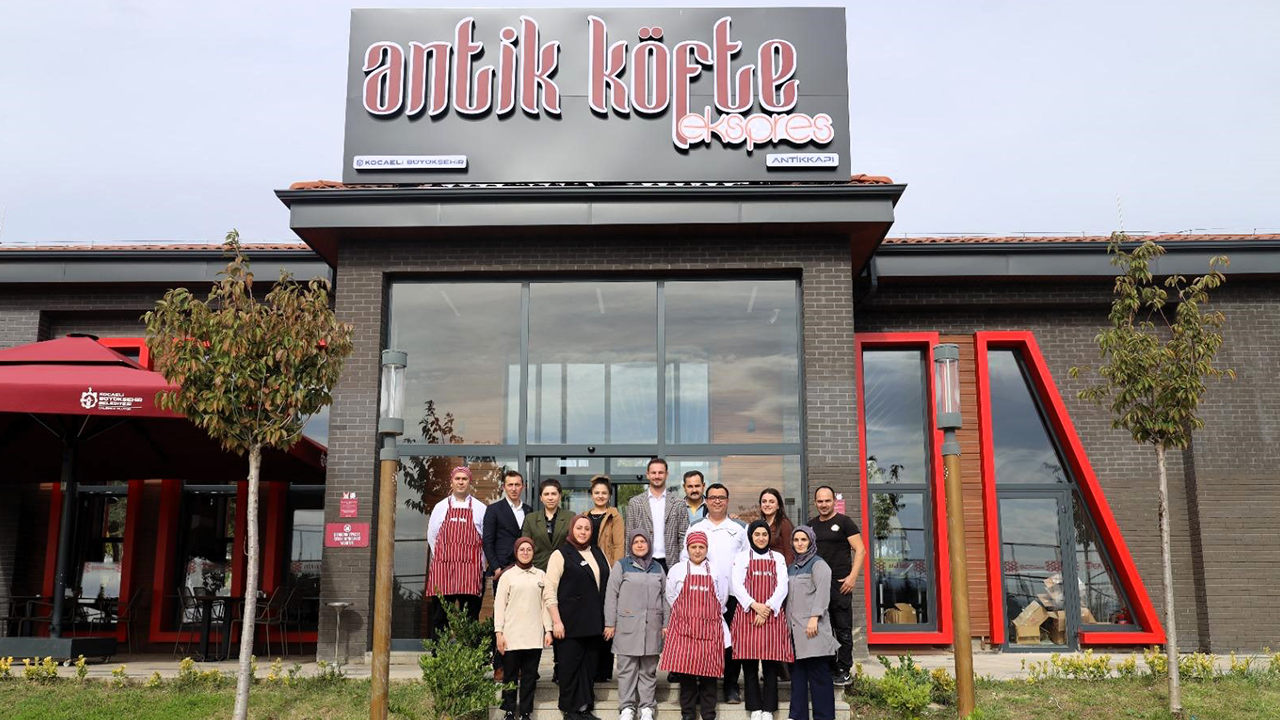 Antik Köfte Ekspres ve Taze Kruvasan&Kahve'nin yeni adresi Gebze Millet Bahçesi!