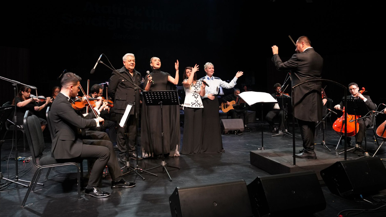 Berna Abiş: Gazi Mustafa Kemal Atatürk’ü vefatının 87.yıldönümünde onun sevdiği şarkılarla andık