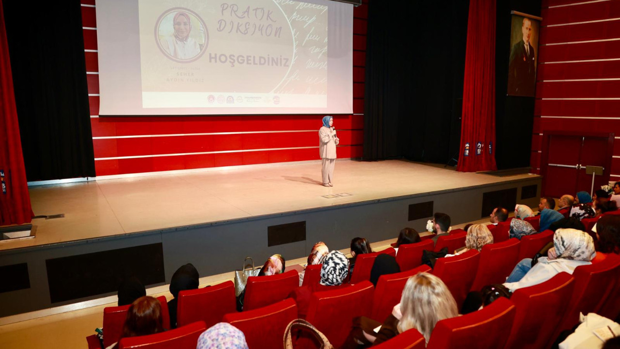 Seher Aydın Yıldız “Pratik Diksiyon” konulu söyleşiyle Gebzelilerle buluştu