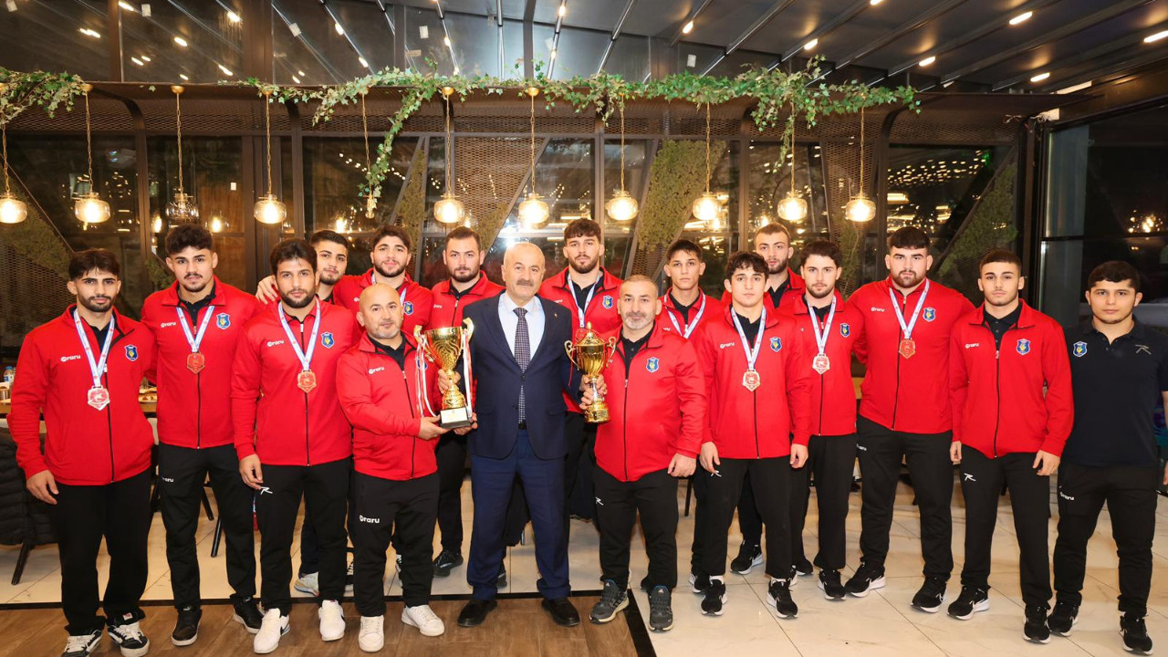 Zinnur Büyükgöz şampiyonları ağırladı