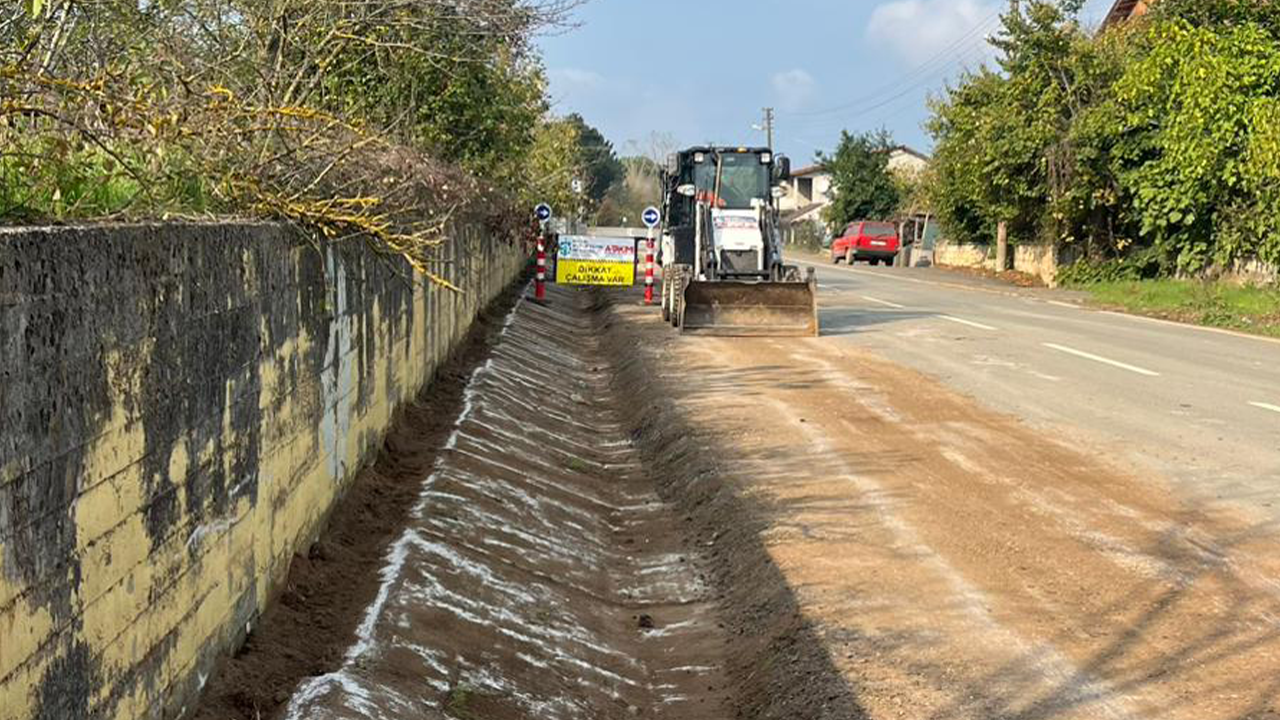 Kandıra'da yağmur suyu kanalları temizlendi