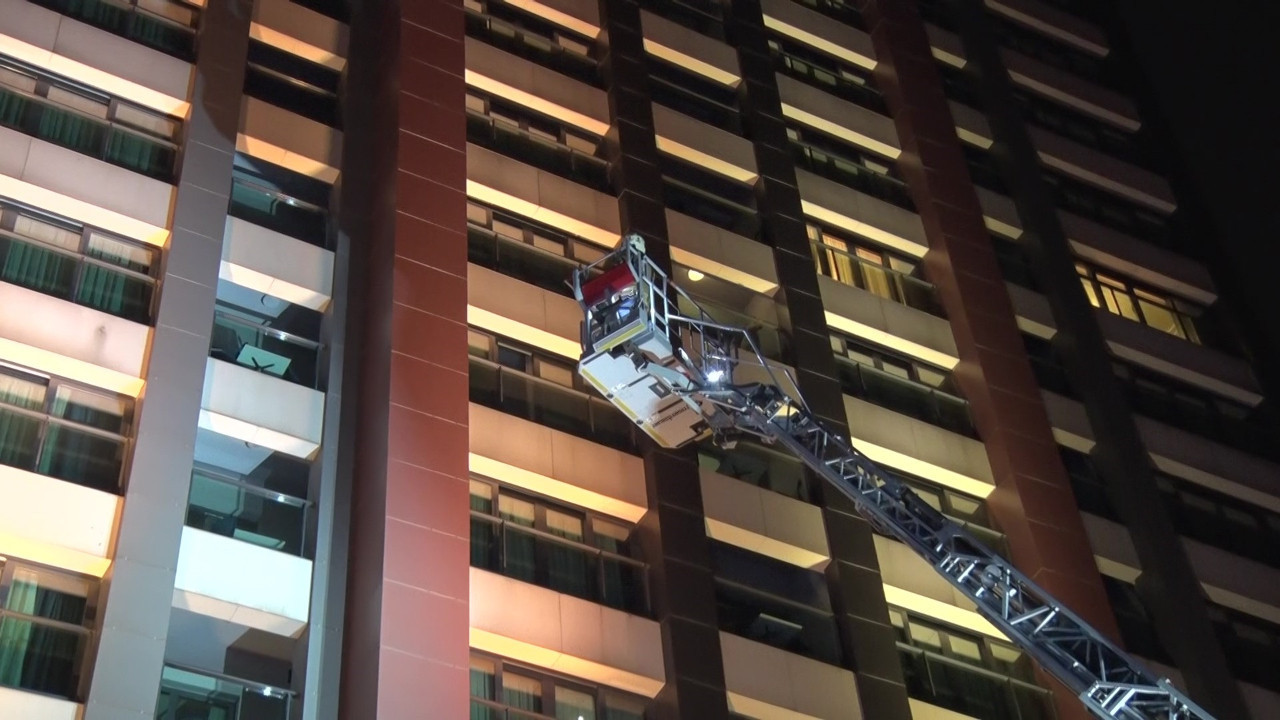 Sultangazi'de otelde yangın paniği: 4 kişi hastaneye kaldırıldı