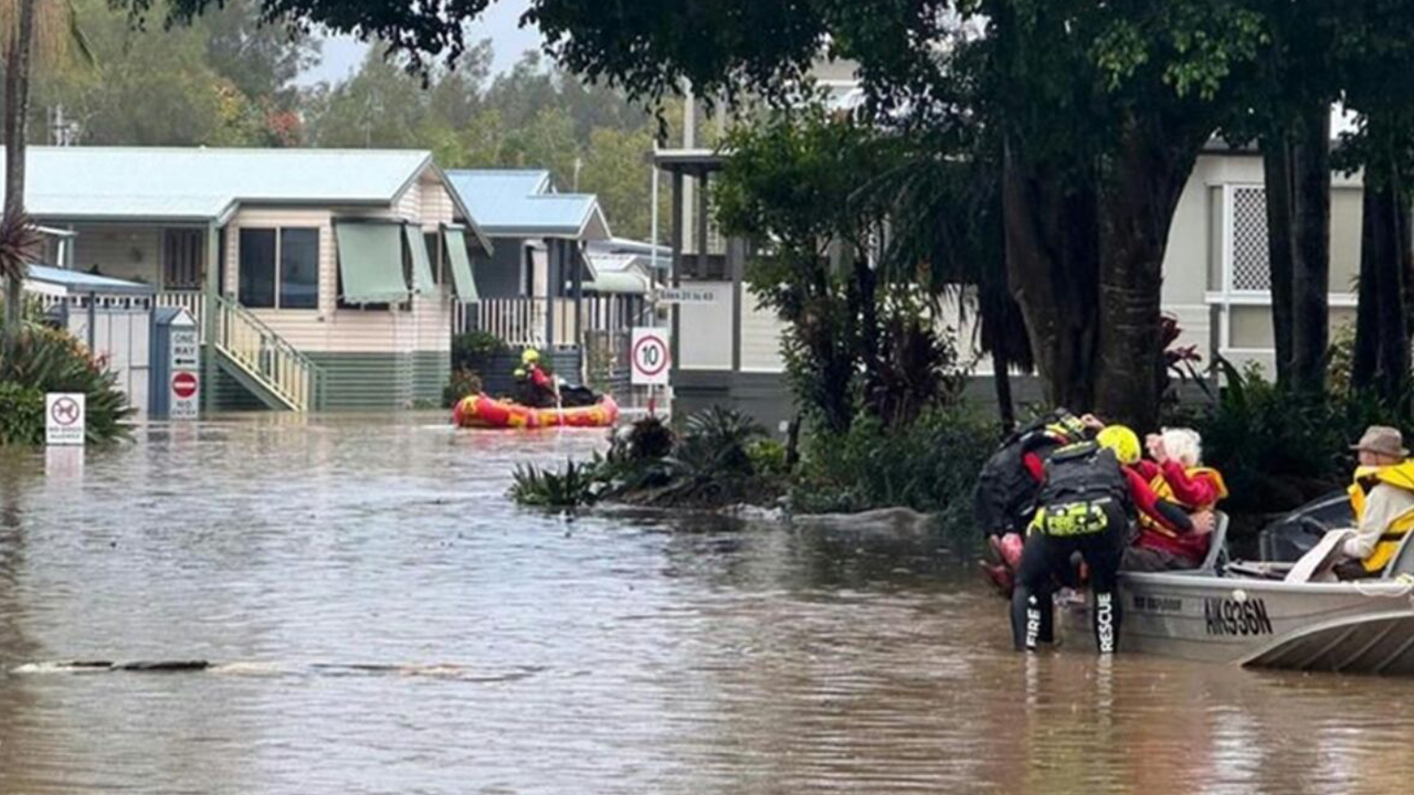 Avustralya'yı Fina Tropikal Siklonu vurdu! Binlerce ev elektriksiz kaldı