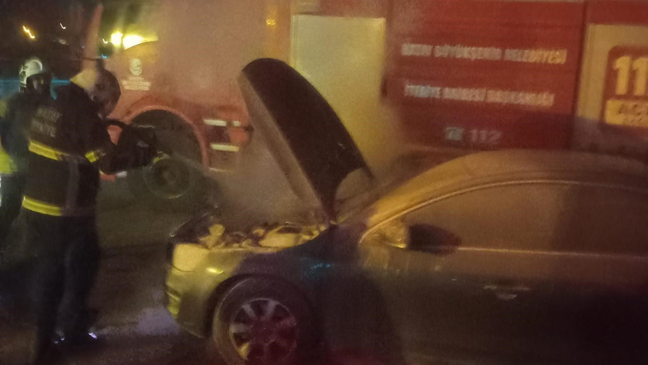 Seyir halindeki otomobil alevlere teslim oldu